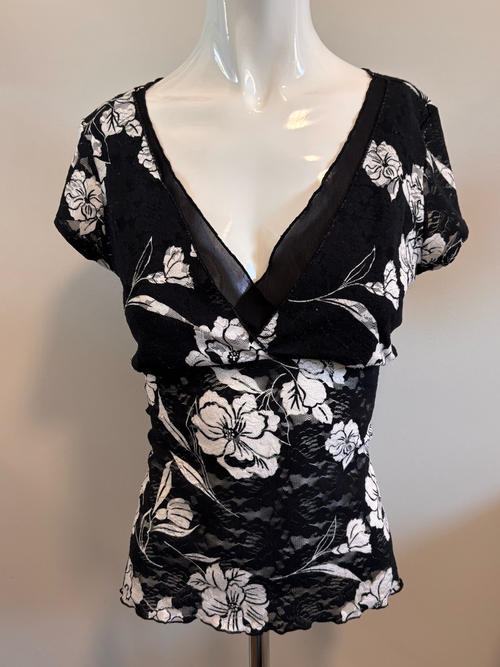 le chateau Black and White Floral Lace V-Neck Blouse
